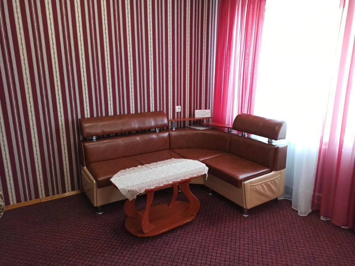 Hotel "Nizhyn" Exterior foto