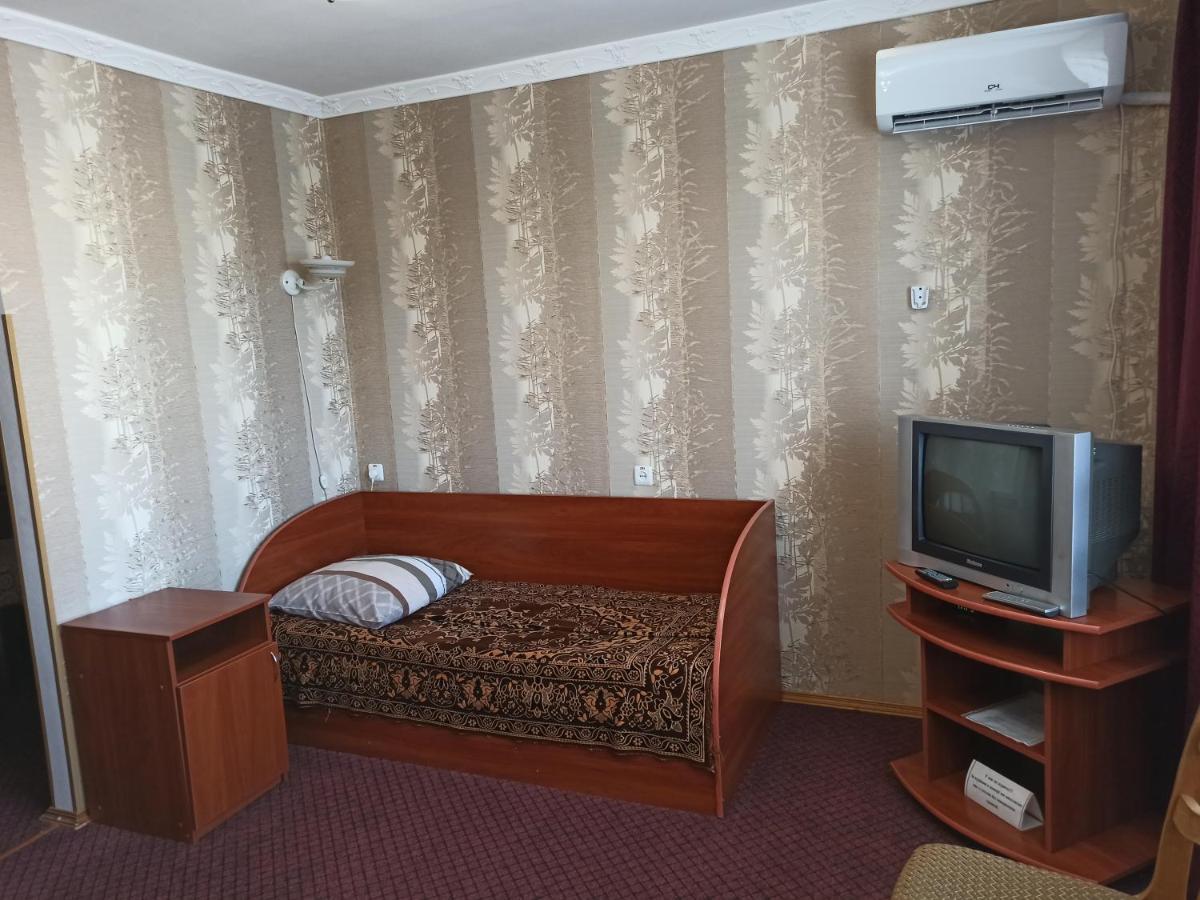 Hotel "Nizhyn" Exterior foto